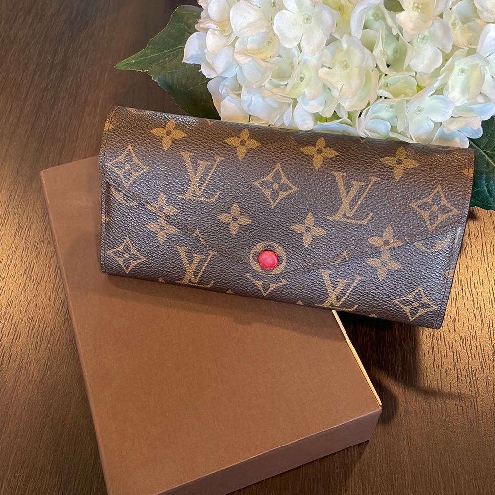 Louis Vuitton wallet. 💯 Authentic!